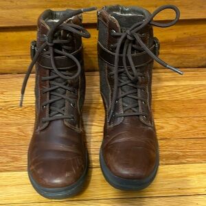 UGG Austraila Womens Size 8 Kelsey Zip Brown Boots Sherpa Lined Buckle Outdoor